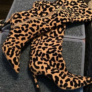 ❤️‍🔥❤️‍🔥Let the party begin with these smoking hot leopard boots by Venus❤️‍🔥